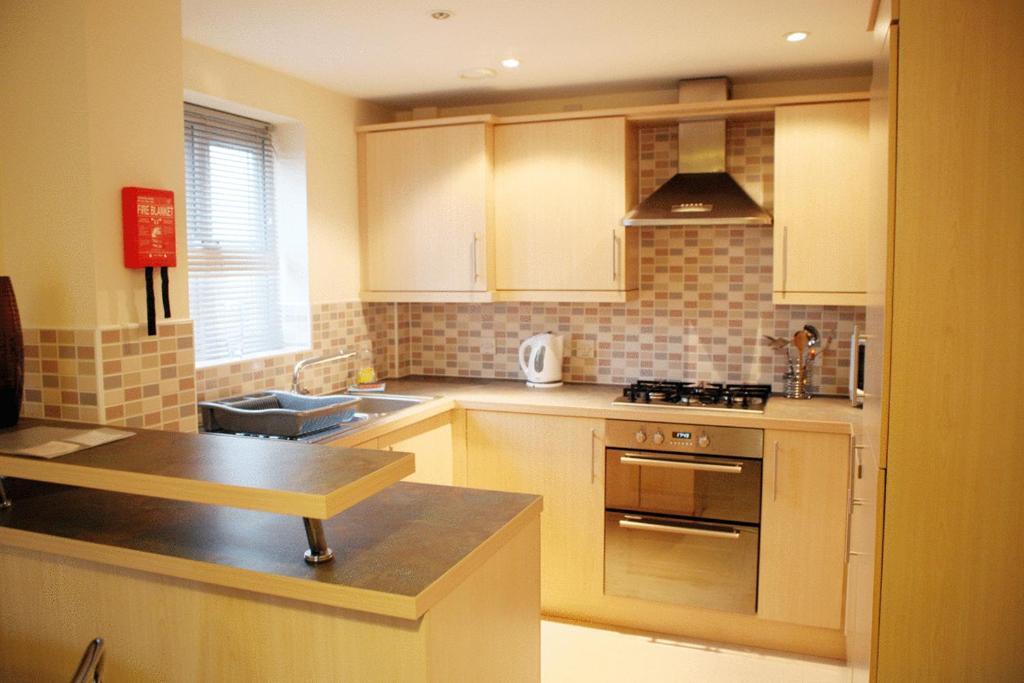 Brunel Crescent Apartments Суиндон Экстерьер фото